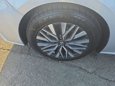 Used 2024 Nissan Altima 2.5 SV FWD image 24