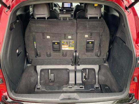 Used 2022 Toyota Sienna XSE FWD image 12