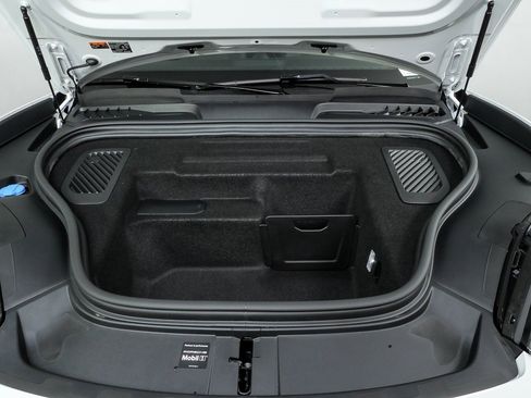 New 2025 Porsche Macan 4S Electric image 37