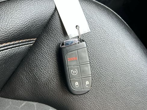 Used 2021 Jeep Compass Latitude w/ Driver Assistance Group image 22