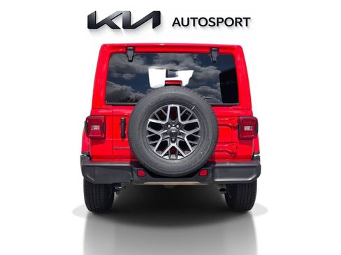 Used 2025 Jeep Wrangler Unlimited Sahara AWD/4WD image 9