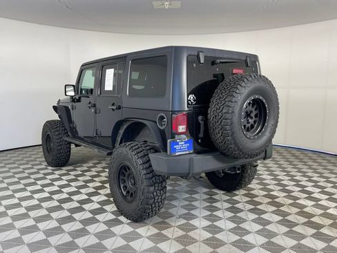 Used 2016 Jeep Wrangler Unlimited Rubicon w/ Connectivity Group AWD/4WD image 12