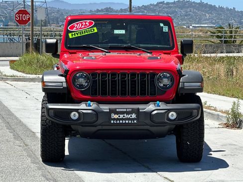 Used 2025 Jeep Wrangler Unlimited Rubicon 4xe w/ Convenience Group AWD/4WD image 9