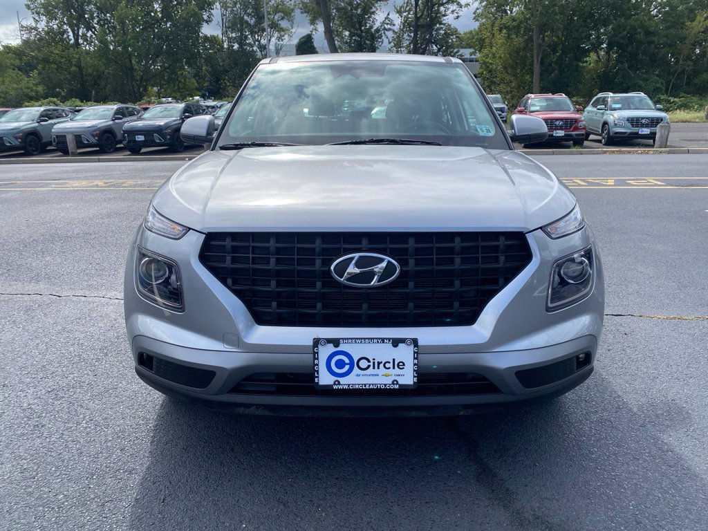 Certified 2023 Hyundai Venue SE FWD image 3