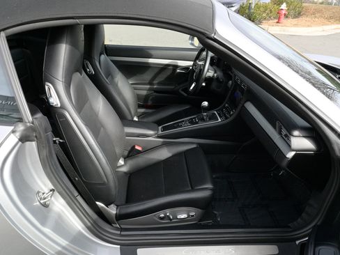 Used 2017 Porsche 911 Carrera 4S image 36