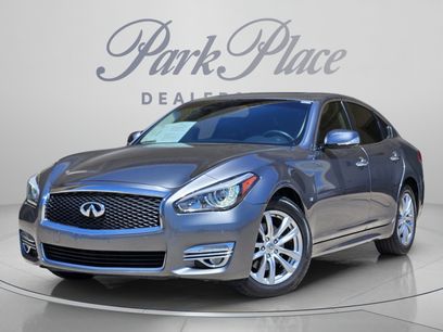Used 2018 INFINITI Q70 Luxe