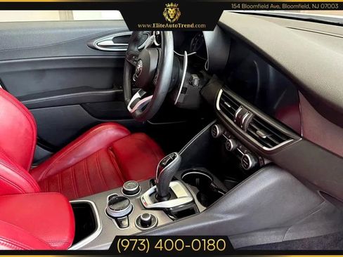 Used 2022 Alfa Romeo Giulia Veloce image 23