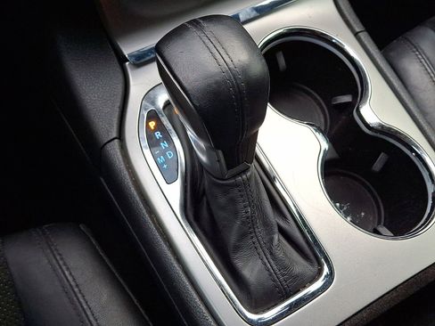 Used 2017 Jeep Grand Cherokee Altitude image 12