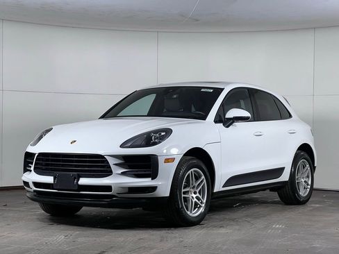 Certified 2020 Porsche Macan image 1