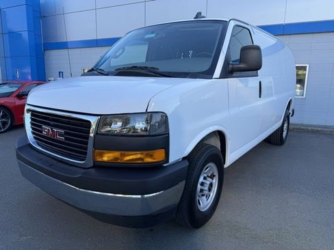 Used 2024 GMC Savana 2500 w/ Driver Convenience Package image 3