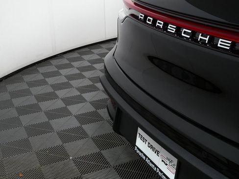 Used 2026 Porsche Macan AWD/4WD image 38