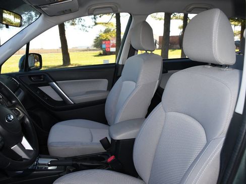 Used 2017 Subaru Forester 2.5i w/ Alloy Wheel Package image 12