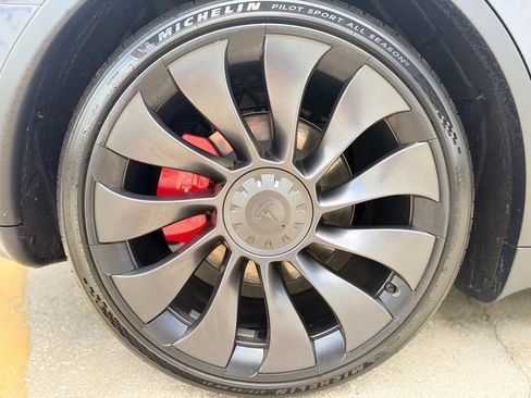 Used 2023 Tesla Model Y Performance AWD/4WD image 11