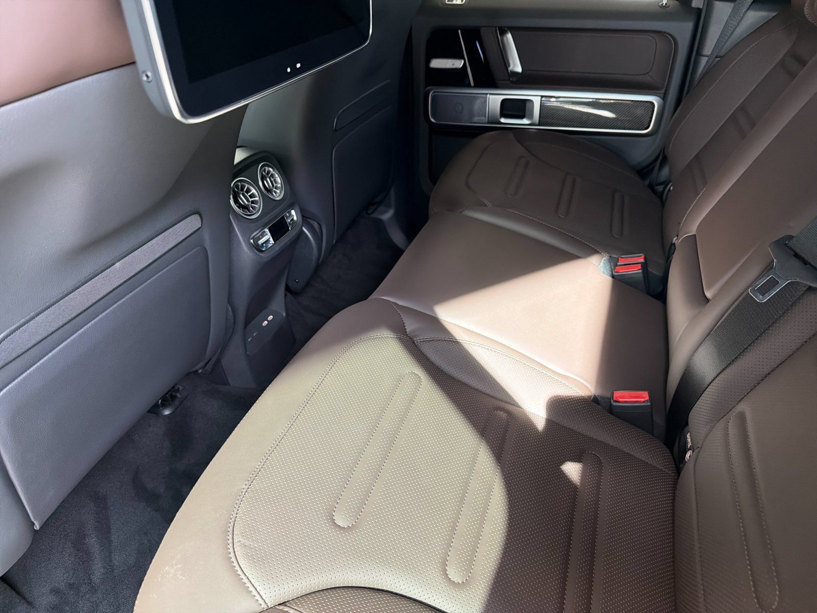 New 2027 Mercedes-Benz G 580 e image 9