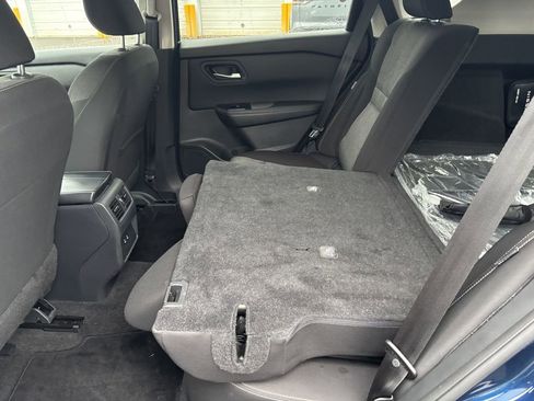 Used 2025 Nissan Rogue SV image 21