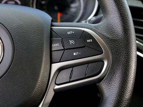 Used 2020 Jeep Cherokee Latitude FWD image 17