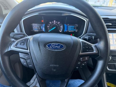 Used 2017 Ford Fusion SE image 35