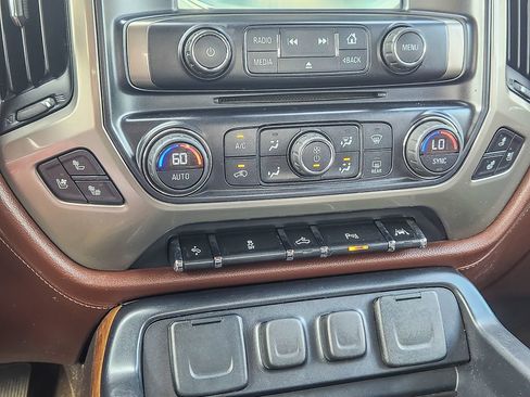 Used 2016 Chevrolet Silverado 1500 High Country w/ High Country Premium Package AWD/4WD image 15