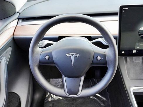 Used 2023 Tesla Model Y 2WD image 20