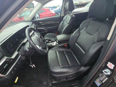 Used 2025 Kia Telluride S FWD image 4