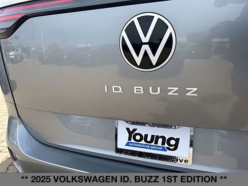 Used 2025 Volkswagen ID. Buzz 1st Edition AWD/4WD image 5