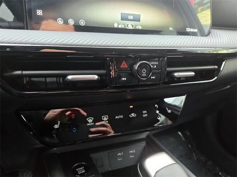 New 2026 Nissan Kicks SR image 18