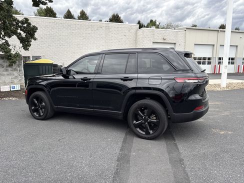 Certified 2023 Jeep Grand Cherokee Altitude image 4