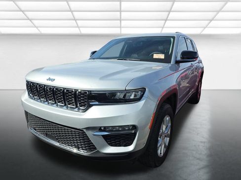 Used 2023 Jeep Grand Cherokee Limited w/ Luxury Tech Group II AWD/4WD image 14