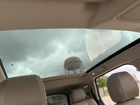 Used 2017 Land Rover Discovery Sport HSE image 13