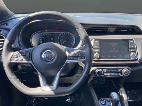 Used 2019 Nissan Kicks FWD image 11