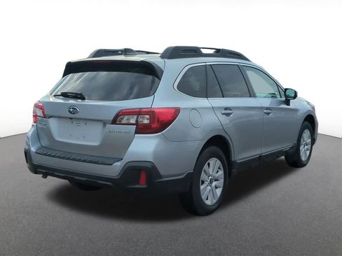 Used 2019 Subaru Outback 2.5i Premium image 6