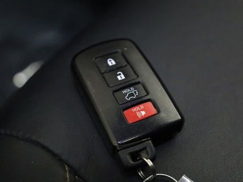 Used 2014 Toyota Highlander XLE AWD/4WD image 36