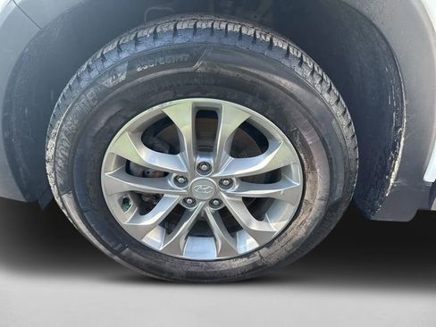 Used 2019 Hyundai Santa Fe SE image 10