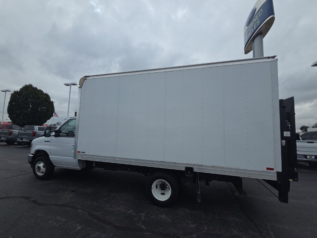 Certified 2024 Ford E-450 and Econoline 450 Super Duty w/ Power Windows & Locks Group RWD image 2