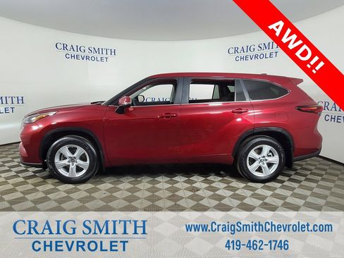 Used 2024 Toyota Highlander LE image 2