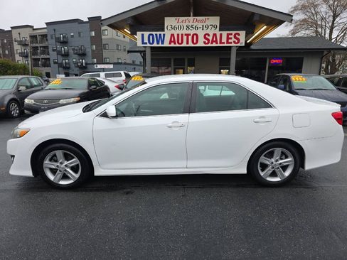 Used 2014 Toyota Camry SE FWD image 6