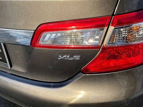 Used 2013 Toyota Camry XLE image 24
