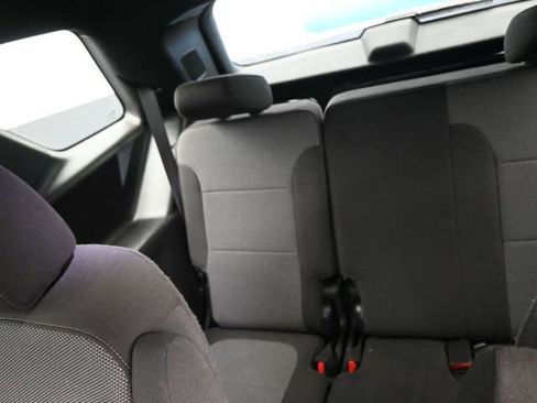 Used 2023 Chevrolet Traverse LT image 11