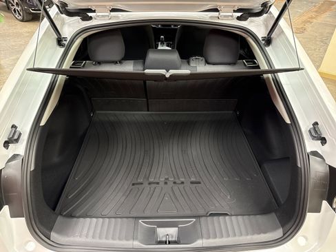 Used 2025 Toyota Prius SE image 36