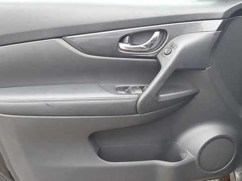 Used 2019 Nissan Rogue SV image 21