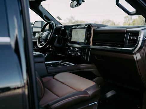 Used 2024 Ford F450 King Ranch w/ FX4 Off-Road Package image 19