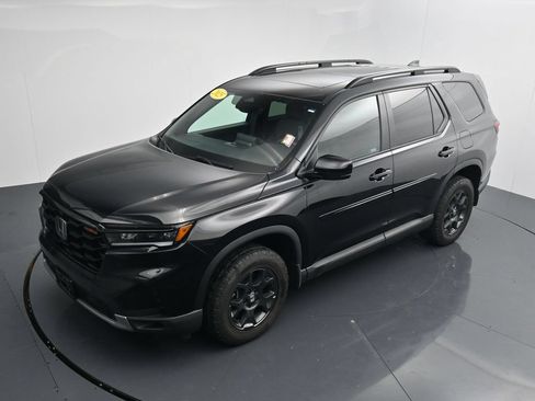 Used 2025 Honda Pilot TrailSport image 22
