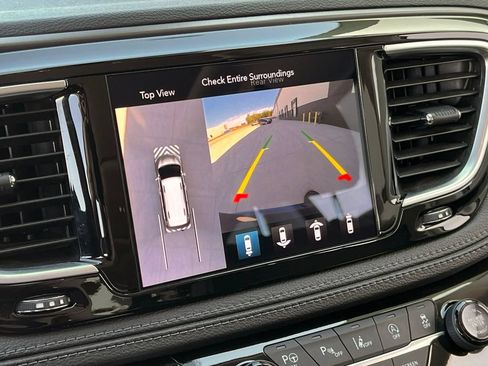Used 2019 Chrysler Pacifica Limited w/ Tire & Wheel Group FWD image 31