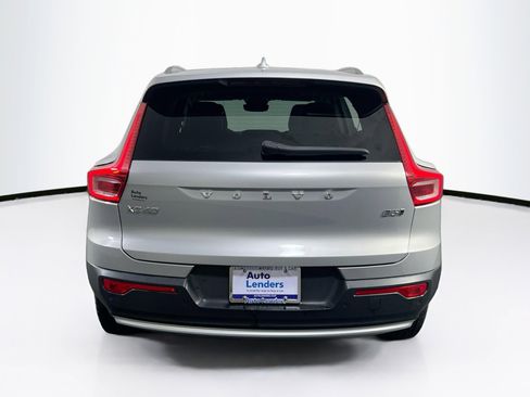 Used 2023 Volvo XC40 B5 Plus image 6