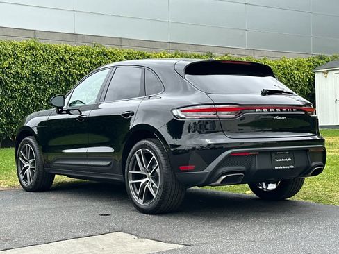 Certified 2025 Porsche Macan AWD/4WD image 3
