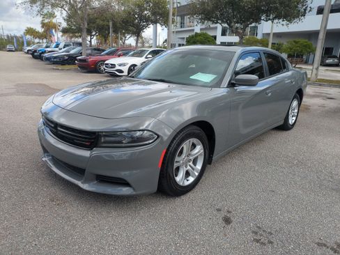 Used 2019 Dodge Charger SXT w/ Leather Interior Group image 9