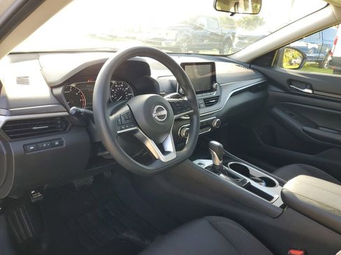 Used 2024 Nissan Altima 2.5 SV image 12