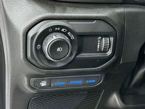 Used 2023 Jeep Wrangler Unlimited w/ Sun & Screen Package AWD/4WD image 17