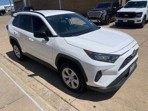 Used 2020 Toyota RAV4 LE FWD image 8