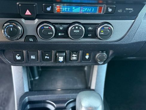 Used 2019 Toyota Tacoma TRD Off-Road image 19